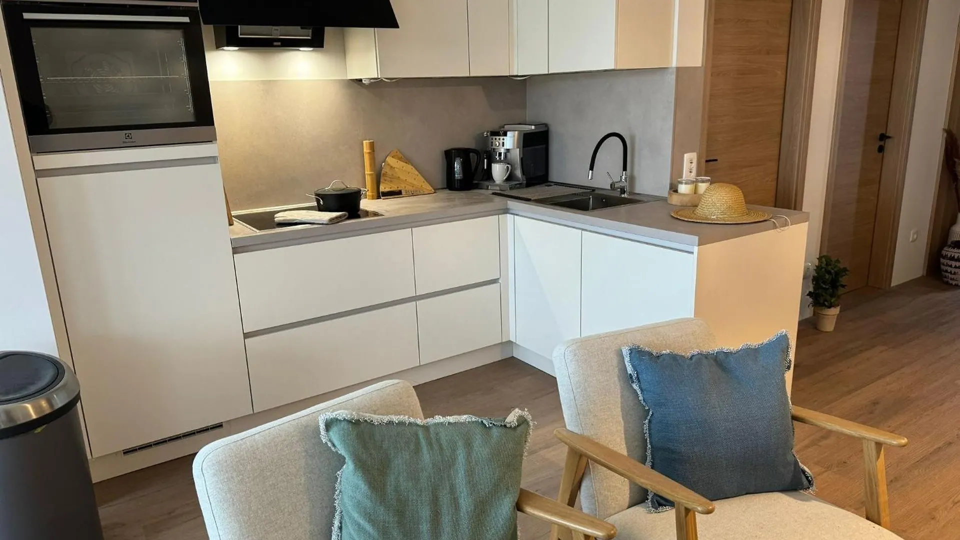 Brisa Wellness Apartments - Clothing Optional, Dfk, Fkk In May, June, September Labin
