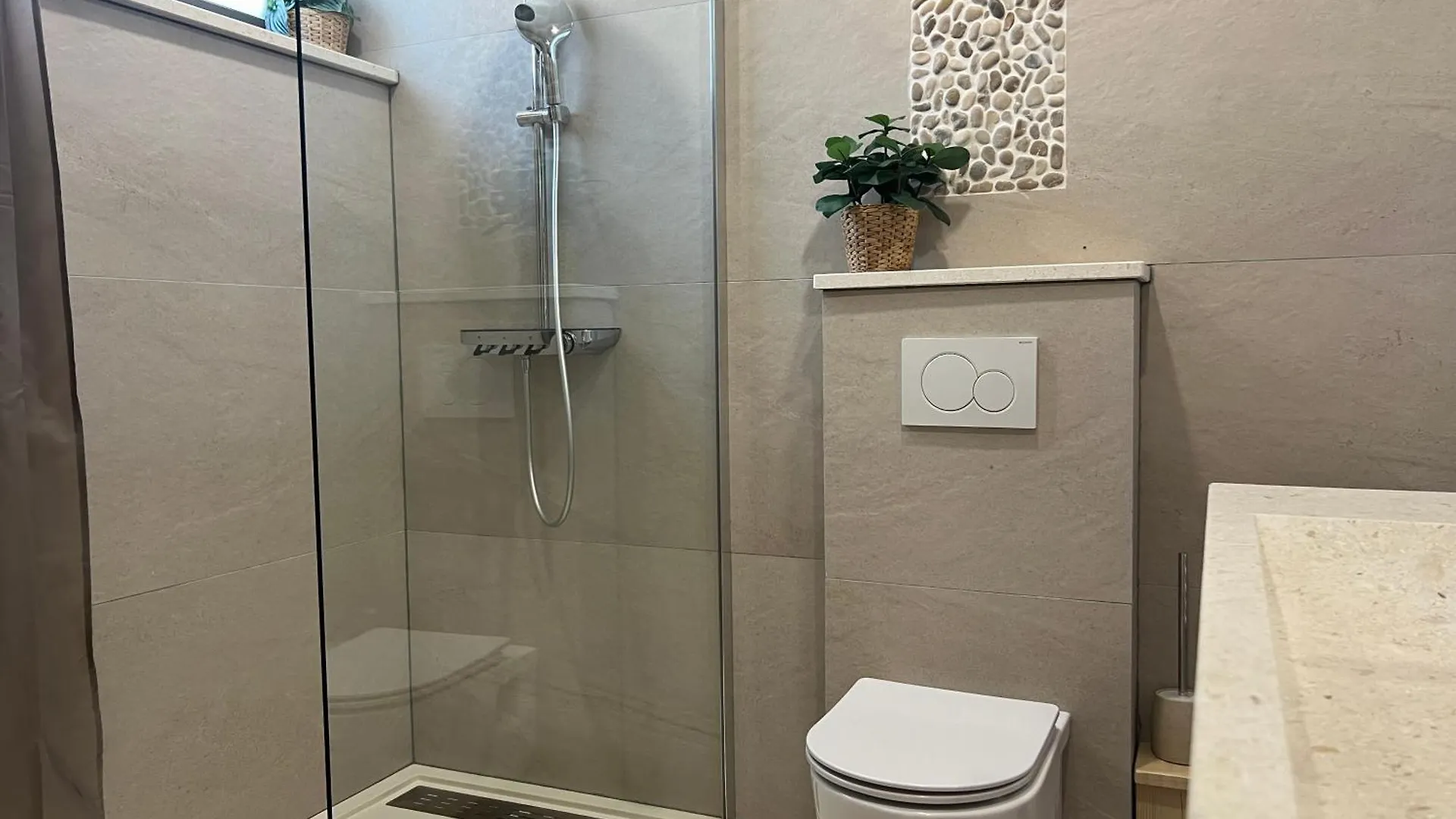 Brisa Wellness Apartments - Clothing Optional, Dfk, Fkk In May, June, September Labin
